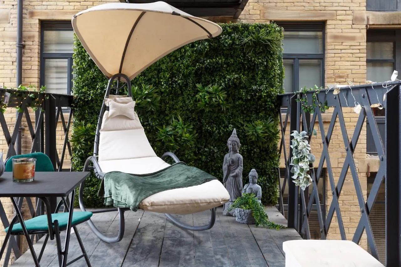 Outside Balcony Lux Apartment ブラッドフォード イギリス